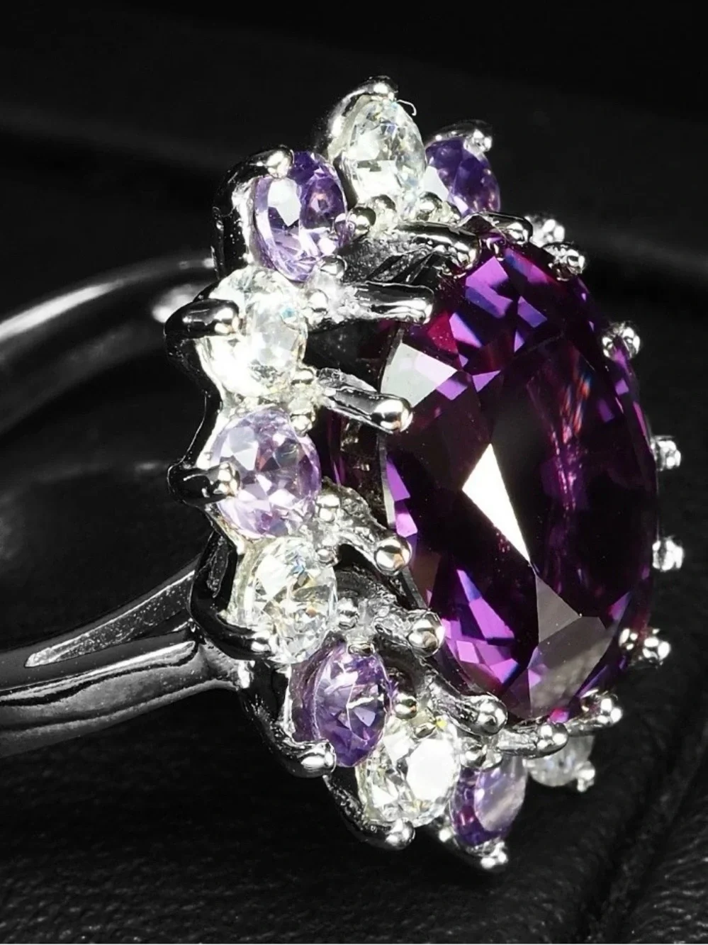 Pleocroic Purple Sapphire & white sapphire ring 14k 925 size 6 , carats at 9.03